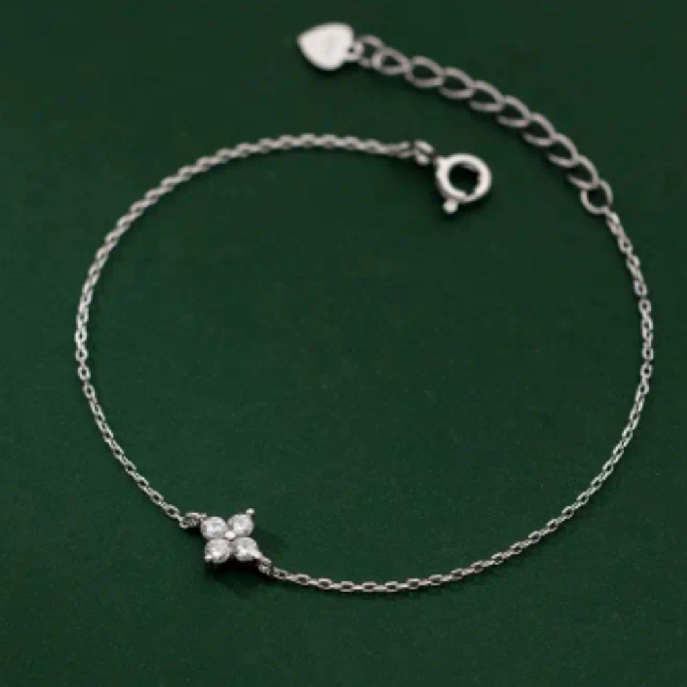 Silver Lucky Flower Bracelet